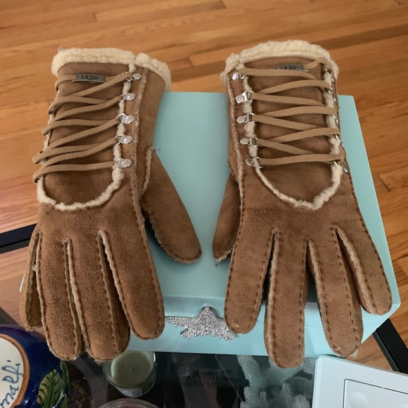 UGG Accessories - UGG AUSTRALIA LATTICE GLOVES CHESTNUT MED